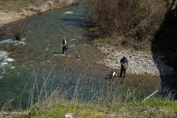 $997,500 | 262 Ac North Side Road, Calder, ID 83808