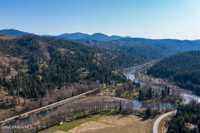 $997,500 | 262 Ac North Side Road, Calder, ID 83808