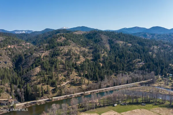 $997,500 | 262 Ac North Side Road, Calder, ID 83808
