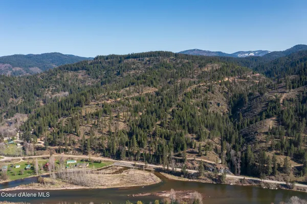 $997,500 | 262 Ac North Side Road, Calder, ID 83808