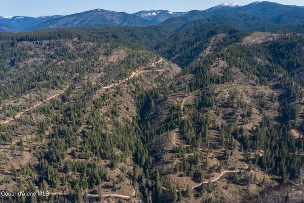 $997,500 | 262 Ac North Side Road, Calder, ID 83808