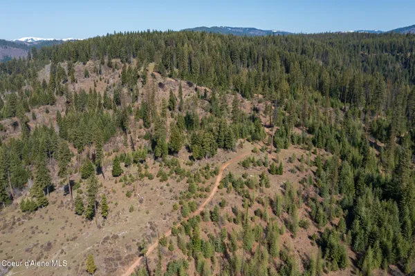 $997,500 | 262 Ac North Side Road, Calder, ID 83808