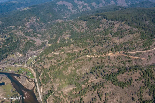 $997,500 | 262 Ac North Side Road, Calder, ID 83808