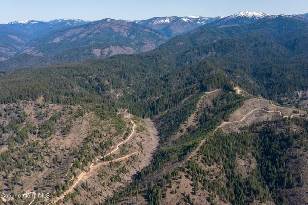 $997,500 | 262 Ac North Side Road, Calder, ID 83808