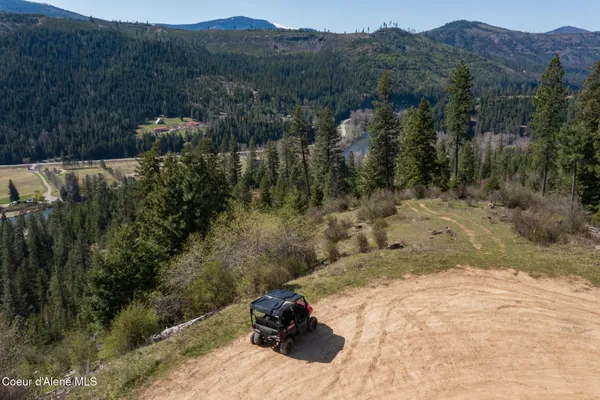 $997,500 | 262 Ac North Side Road, Calder, ID 83808