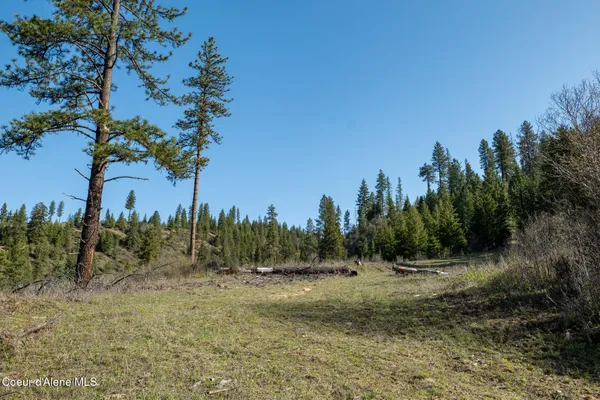 $997,500 | 262 Ac North Side Road, Calder, ID 83808
