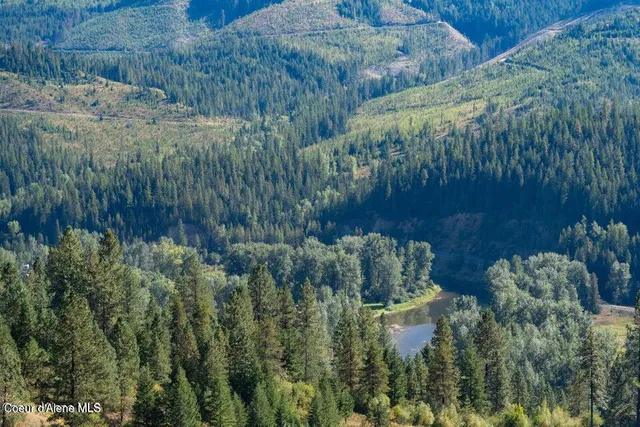 $997,500 | 262 Ac North Side Road, Calder, ID 83808