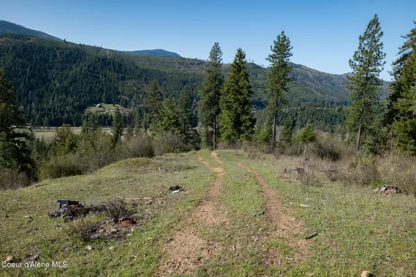 $997,500 | 262 Ac North Side Road, Calder, ID 83808