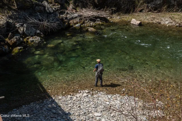 $997,500 | 262 Ac North Side Road, Calder, ID 83808