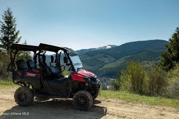 $997,500 | 262 Ac North Side Road, Calder, ID 83808