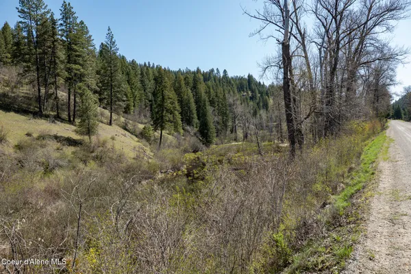 $997,500 | 262 Ac North Side Road, Calder, ID 83808