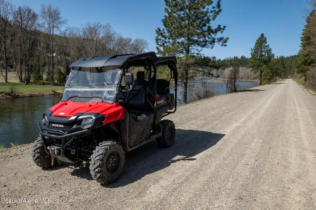 $997,500 | 262 Ac North Side Road, Calder, ID 83808