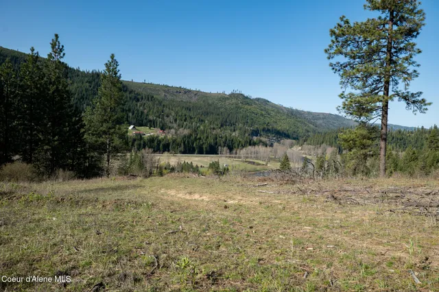 $997,500 | 262 Ac North Side Road, Calder, ID 83808