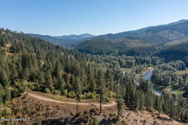 $997,500 | 262 Ac North Side Road, Calder, ID 83808