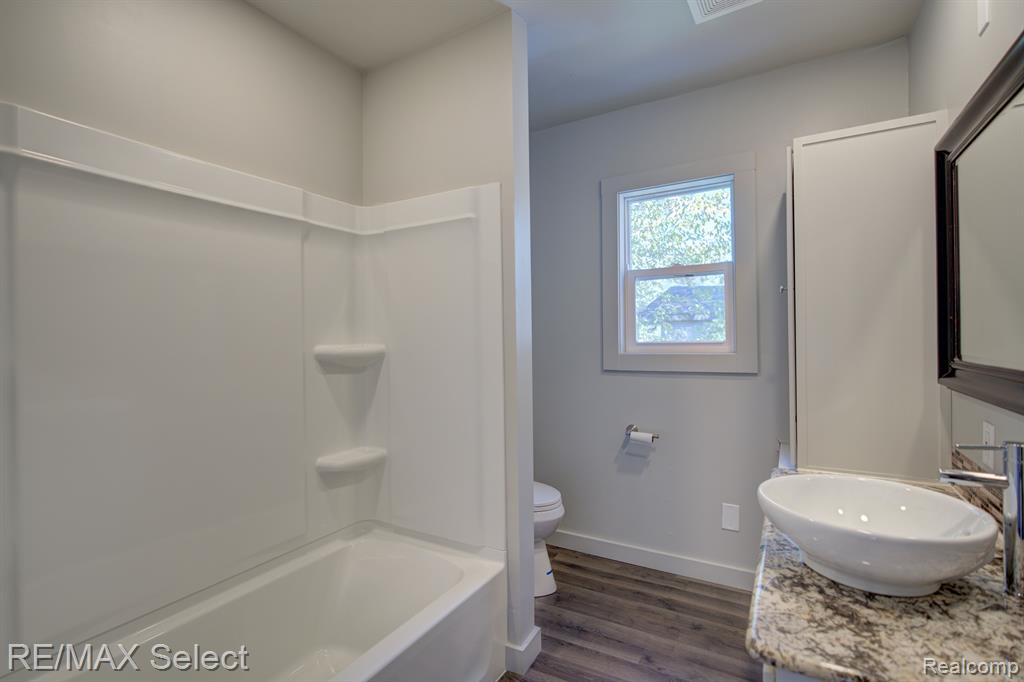 2164 South Dye Road Flint, MI 48532 - Photo 9 of 27