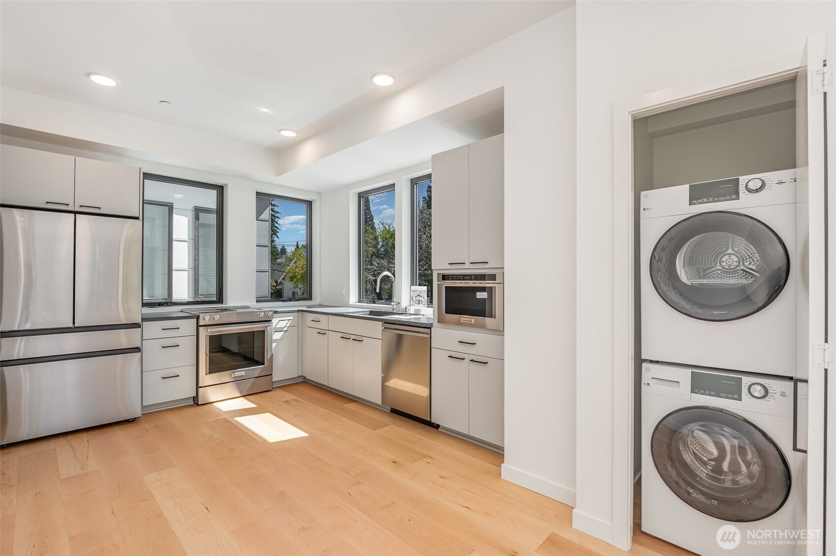 4214 Southwest 100th Street Seattle, WA 98136 - Photo 7 of 18 Gallery Image 7