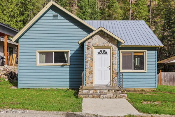 $299,900 | 452 2nd Street, Mullan, ID 83846