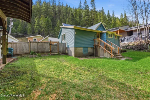 $299,900 | 452 2nd Street, Mullan, ID 83846