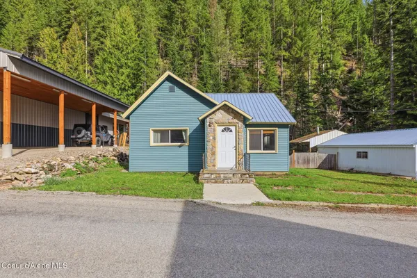 $299,900 | 452 2nd Street, Mullan, ID 83846