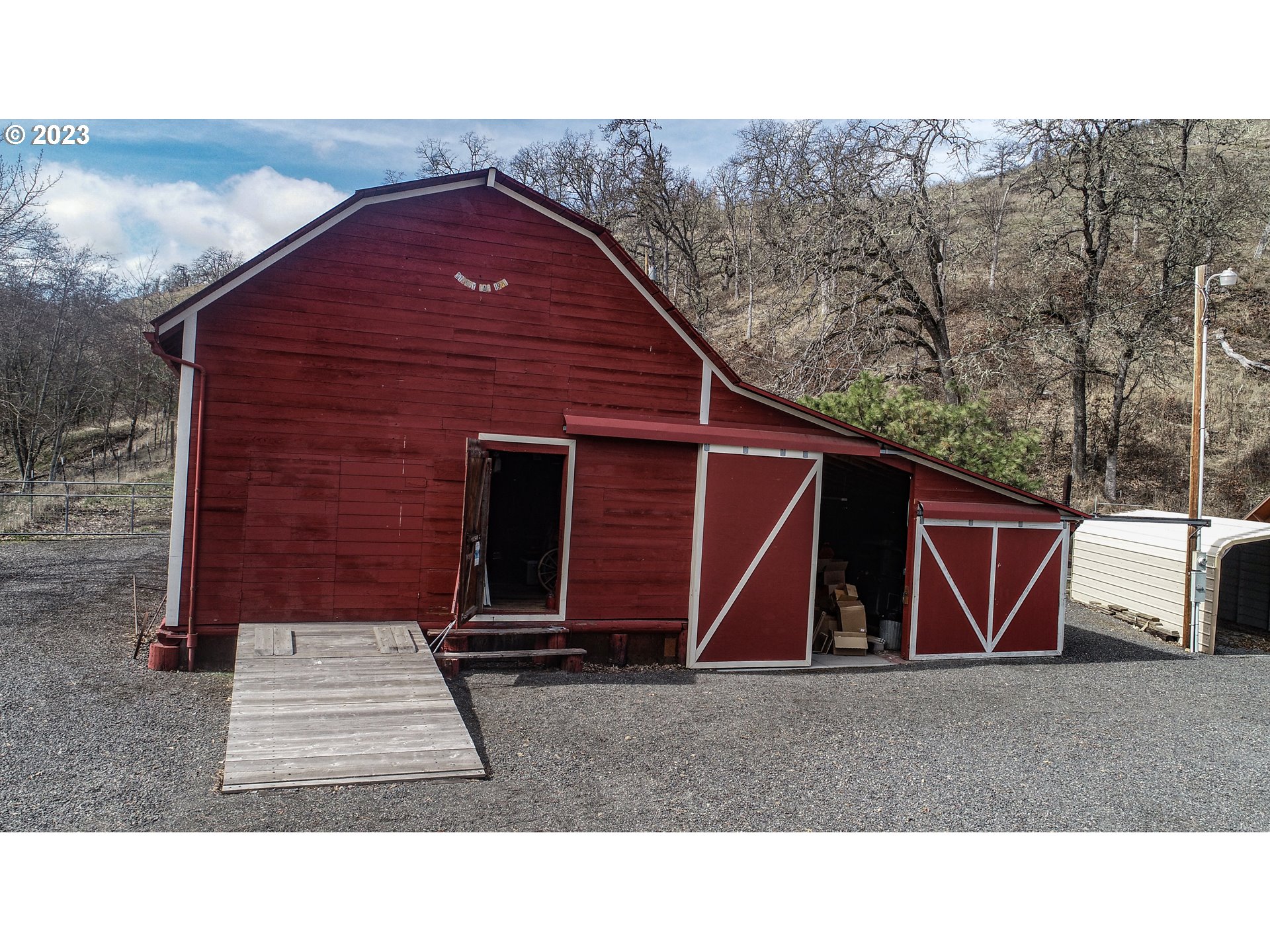 515 Wilson Road Mosier, OR 97040 - Photo 26 of 32 Barn