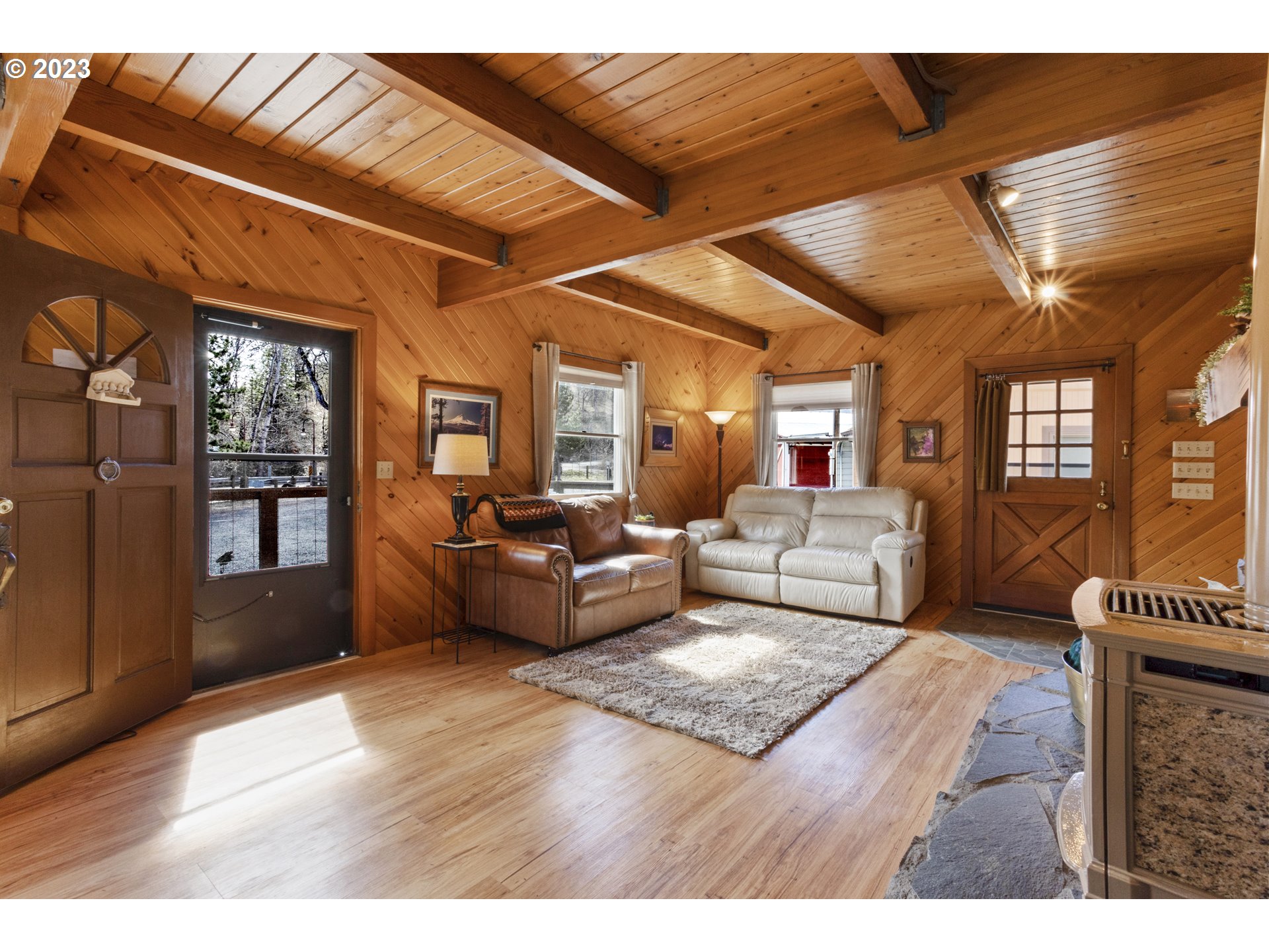 515 Wilson Road Mosier, OR 97040 - Photo 7 of 32 Gallery Image 7