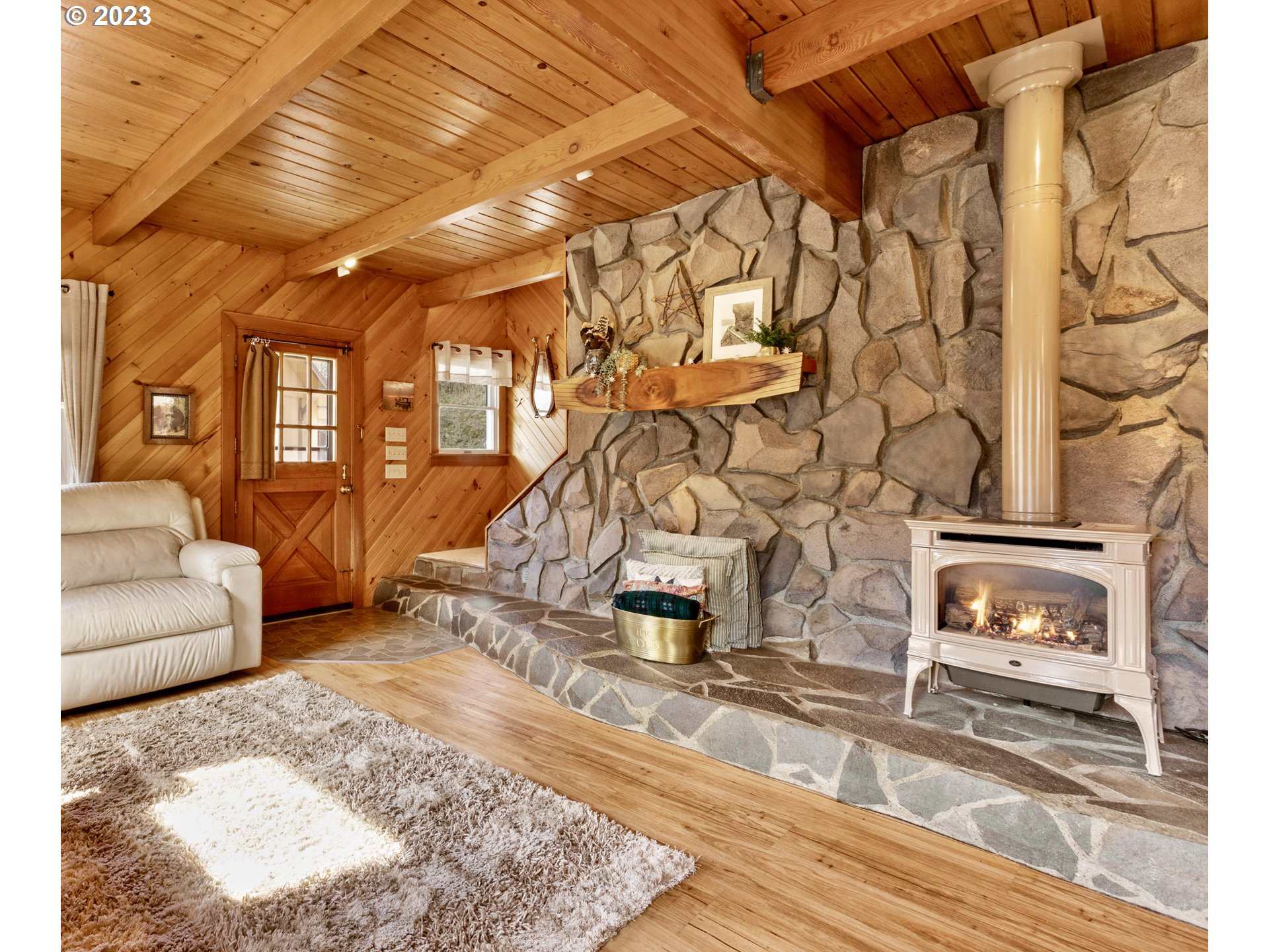 515 Wilson Road Mosier, OR 97040 - Photo 8 of 32 Gallery Image 8