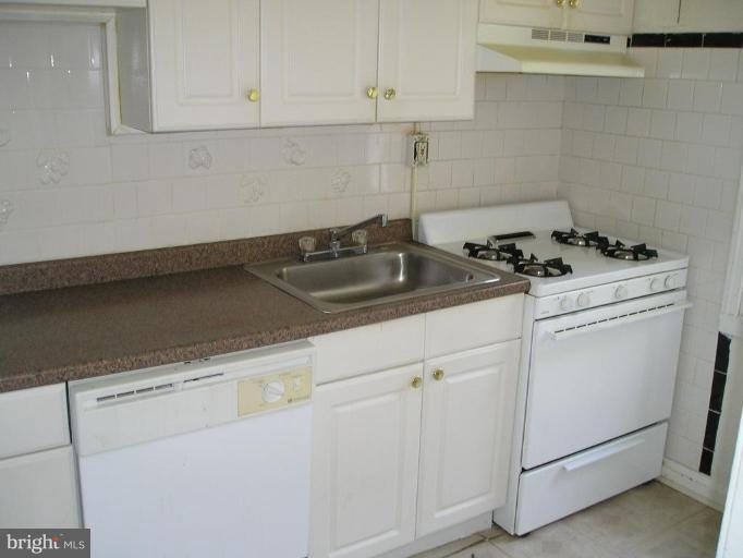 1032 Cameron Road Baltimore, MD 21212 - Photo 6 of 8 Kitchen