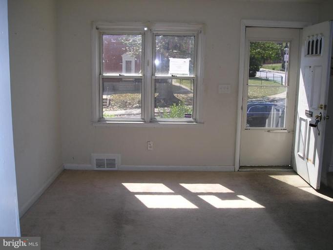 1032 Cameron Road Baltimore, MD 21212 - Photo 8 of 8 Living Room
