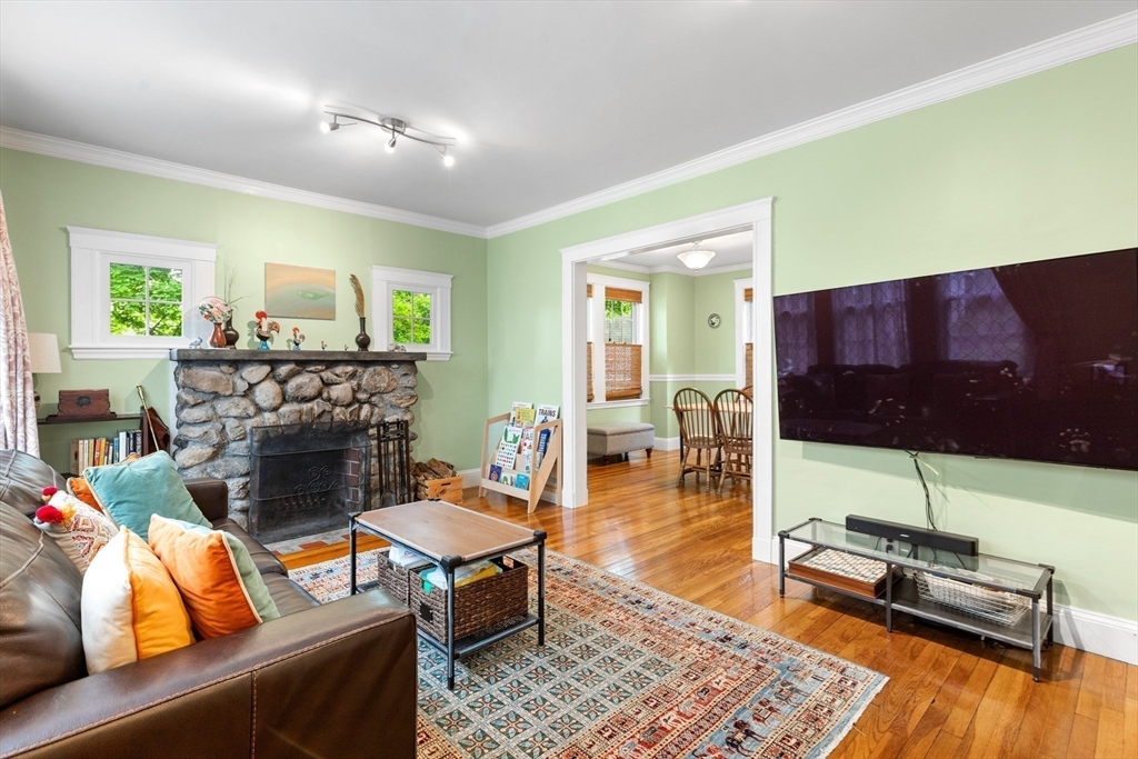304 Lowell Street Reading, MA 01867 - Photo 8 of 32