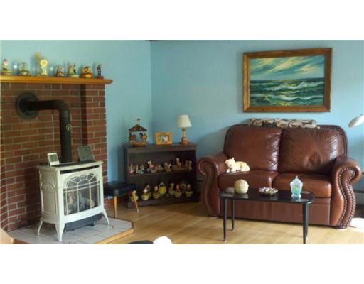 16 Papermill Road Hampden, ME 04444 - Photo 8 of 15 Living Room.