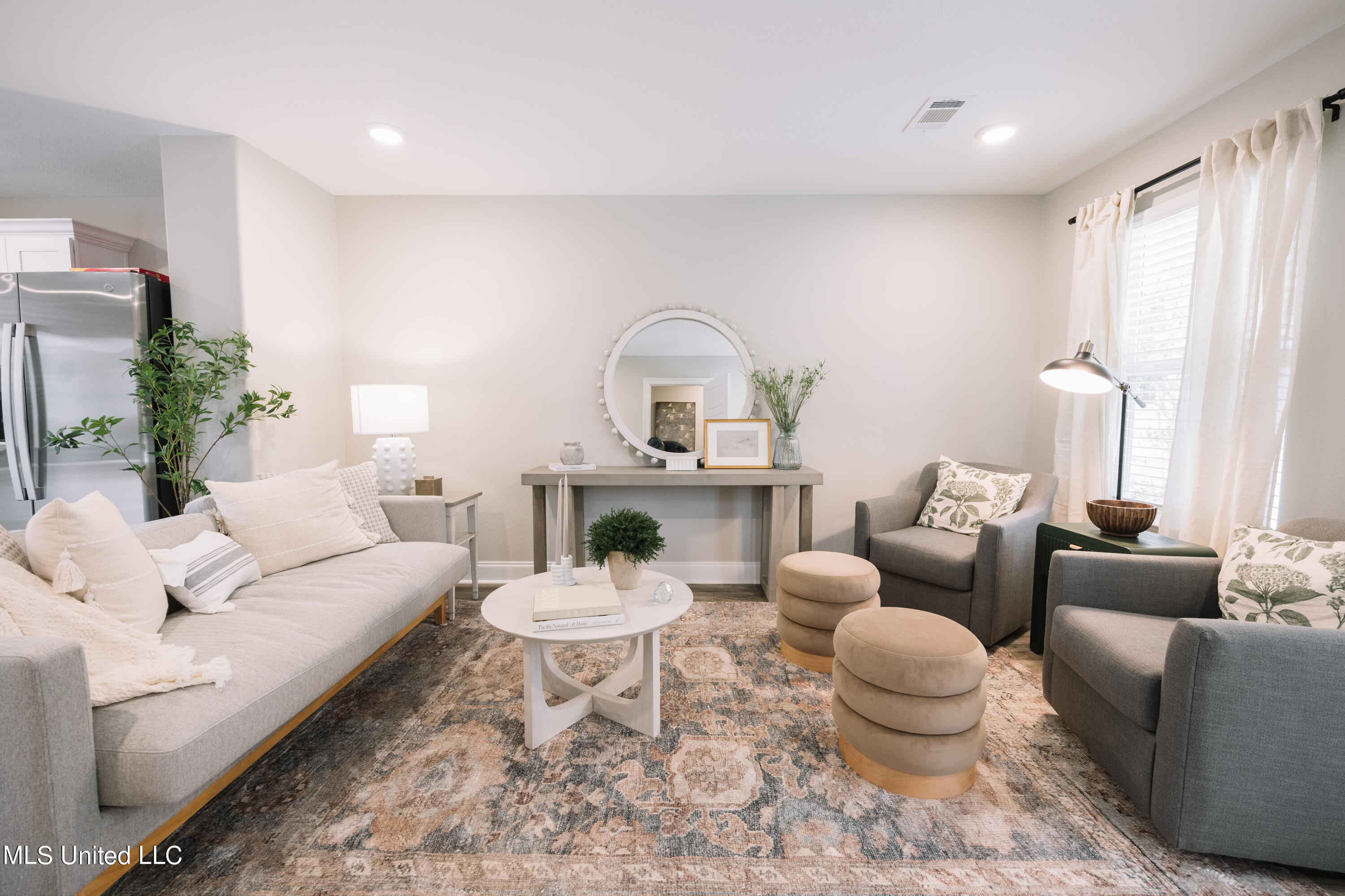 943 Motsie Road, Unit 25 Biloxi, MS 39532 - Photo 4 of 21 Living Room - Staged