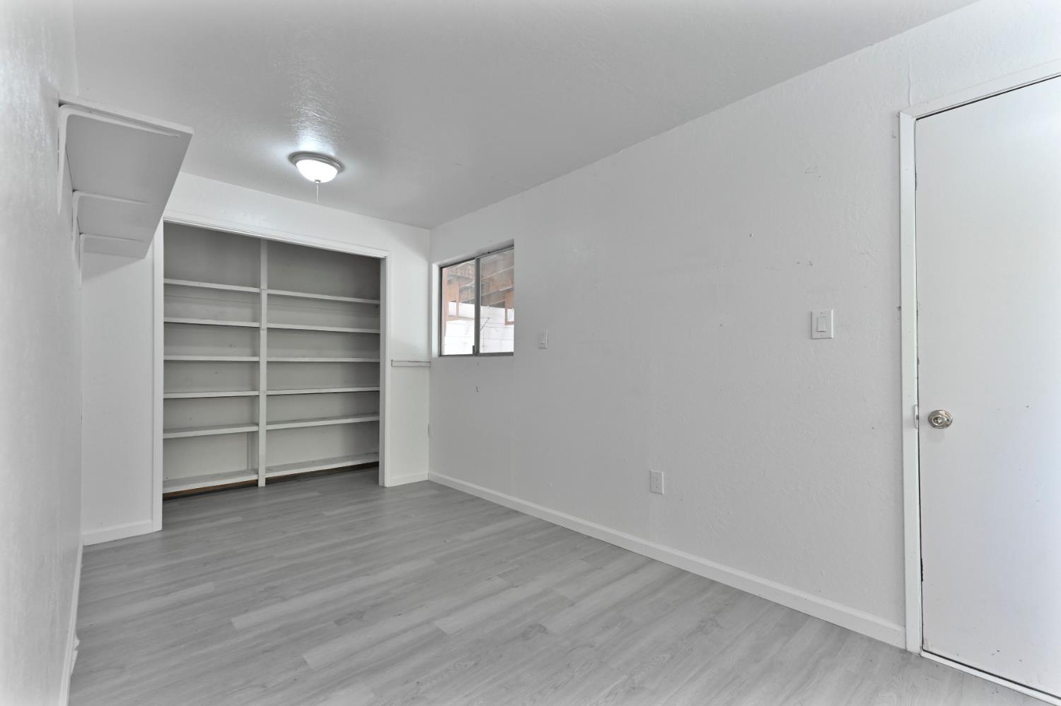 17542 Climax Road Jackson, CA 95642 - Photo 37 of 86 a view of an empty room with a closet and a window