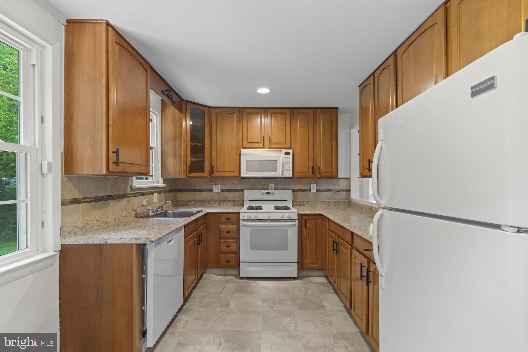 64 Edison Road Cherry Hill, NJ 08034 - Photo 12 of 34