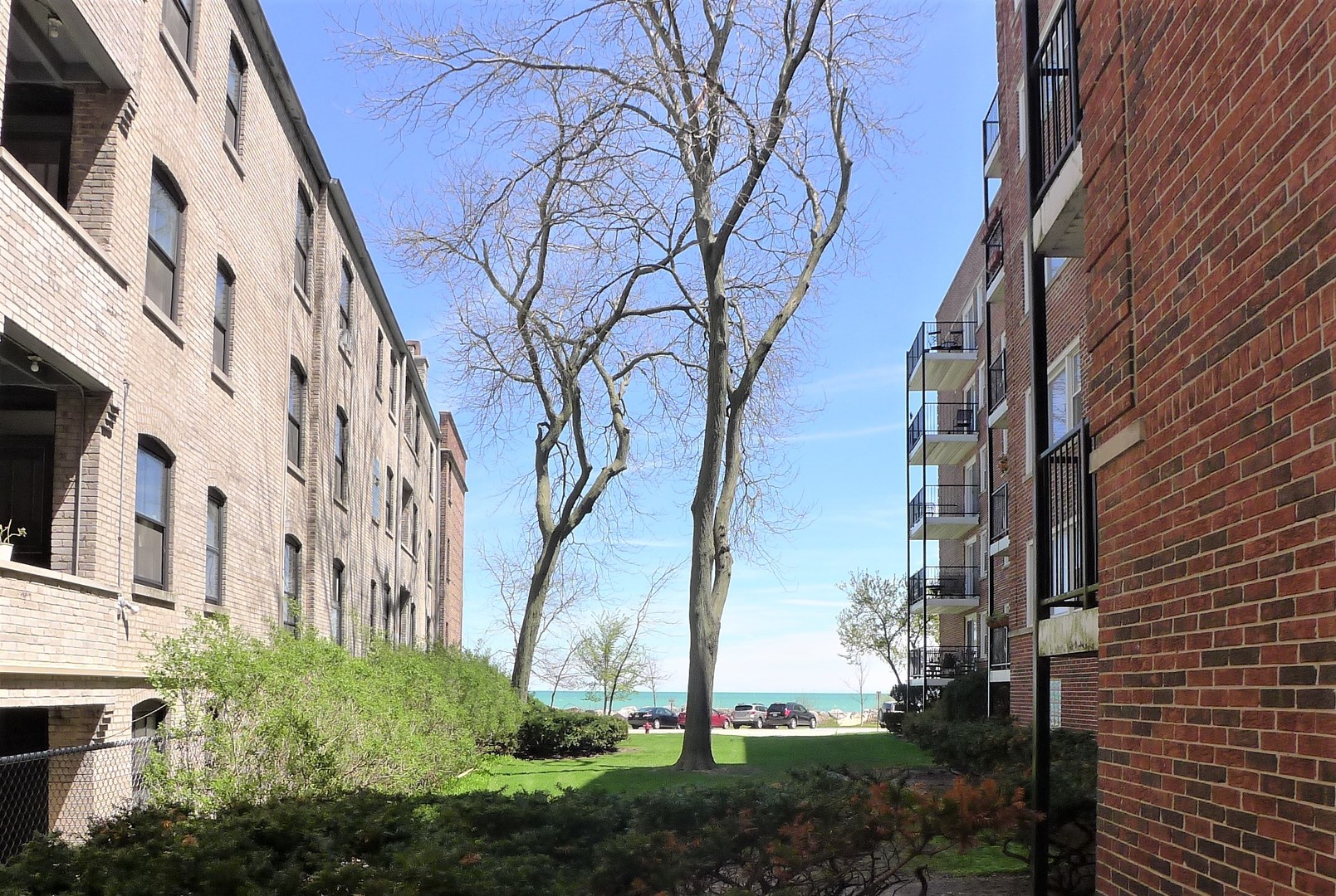 547 Sheridan Road, Unit 1E Evanston, IL 60202 - Photo 16 of 16 a view of a building with a yard