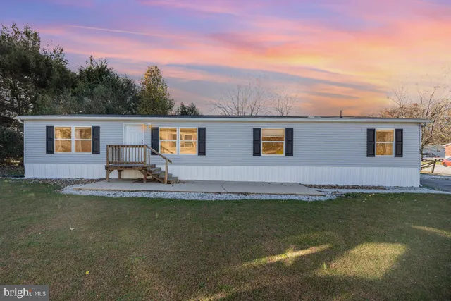 a view of a house with swimming pool and a yard