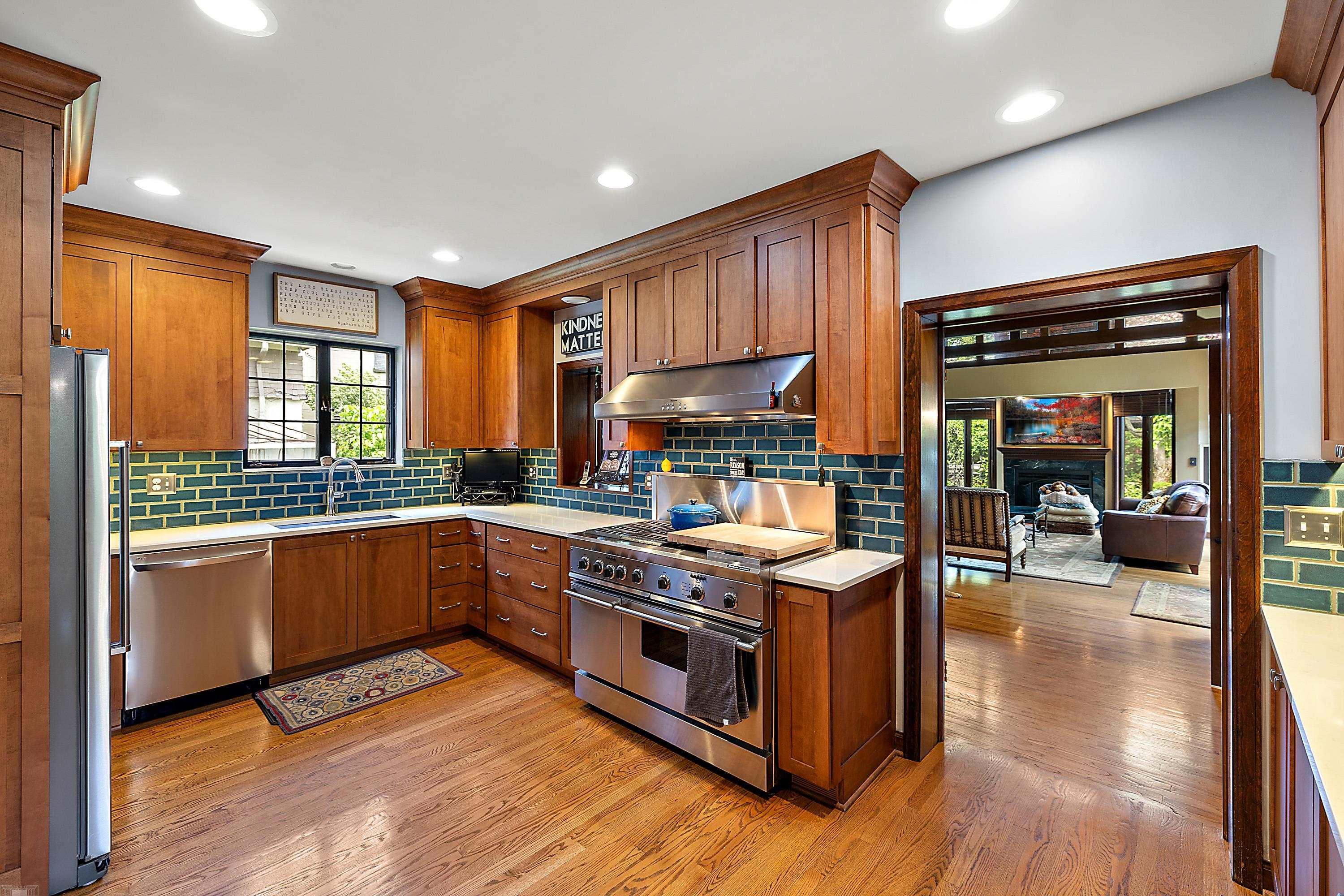1104 Yorkshire Road Grosse Pointe, MI 48230 - Photo 20 of 69 50144876-062dd1cd-b940-4f9b-9925-f64dfff5455b.JPG
