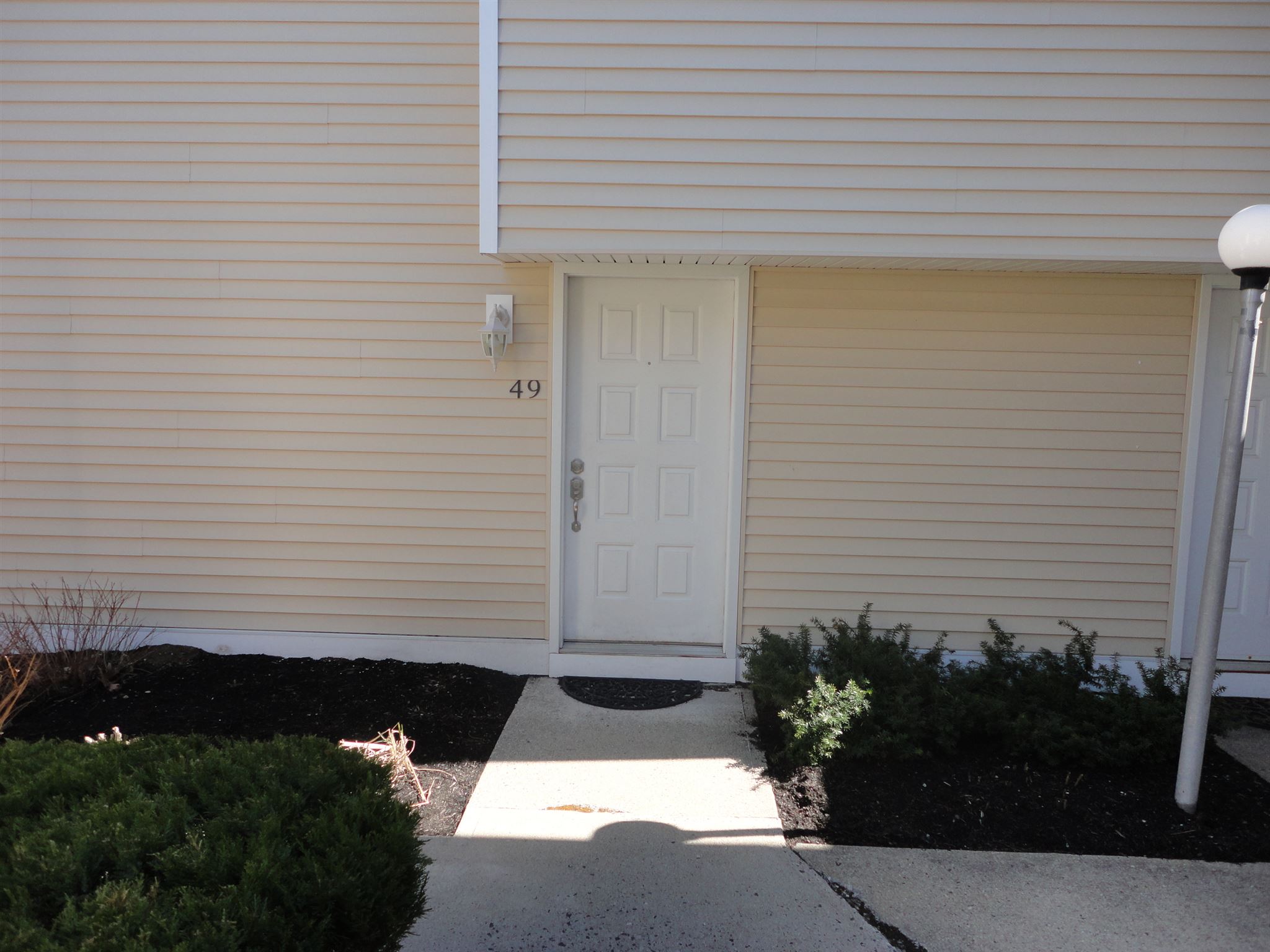 49 Franklin Heights Rochester, NH 03867 - Photo 2 of 23