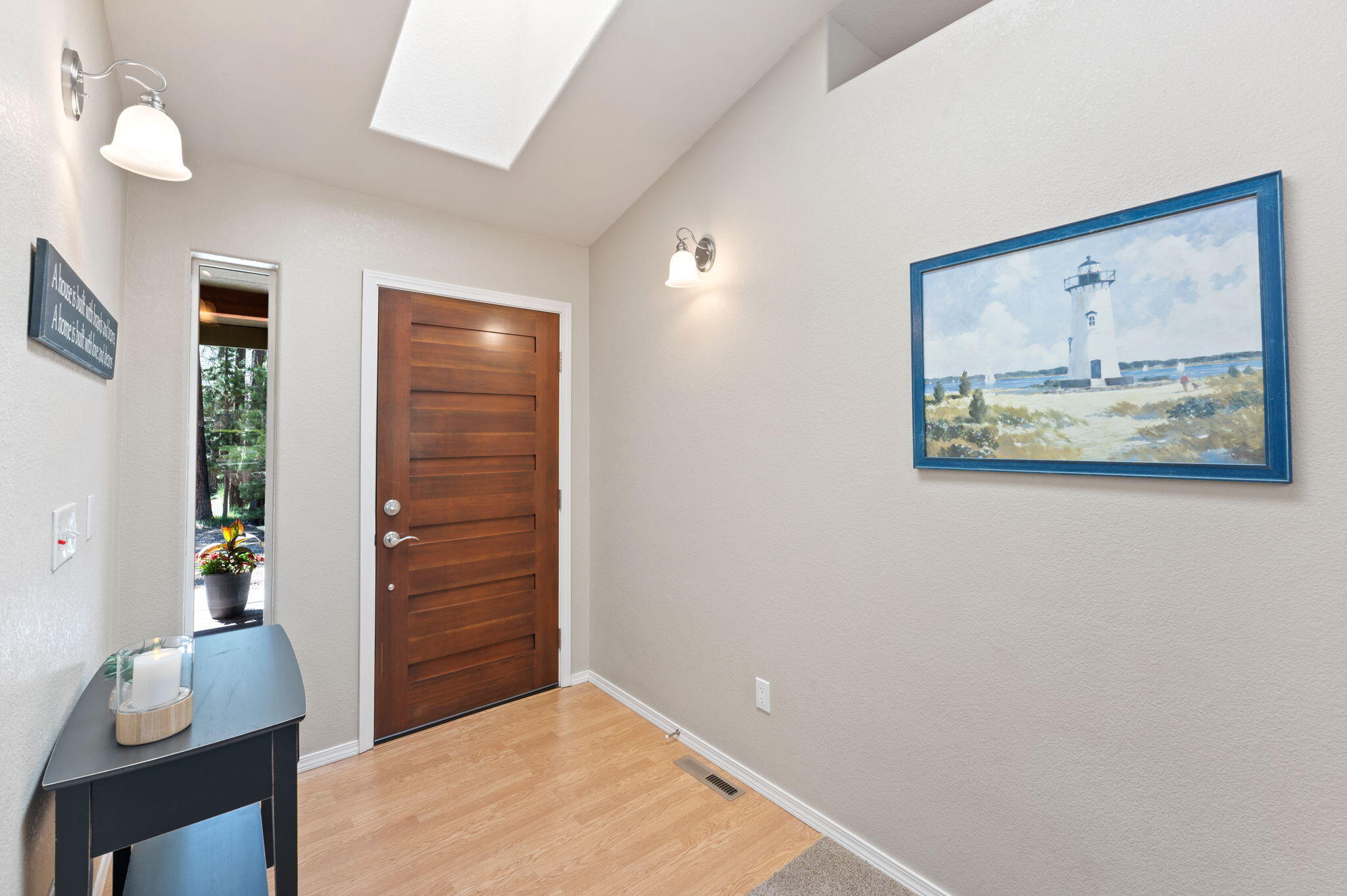 16938 Quartz Hill Road Bend, OR 97707 - Photo 5 of 52 a view of room with furniture and wooden floor