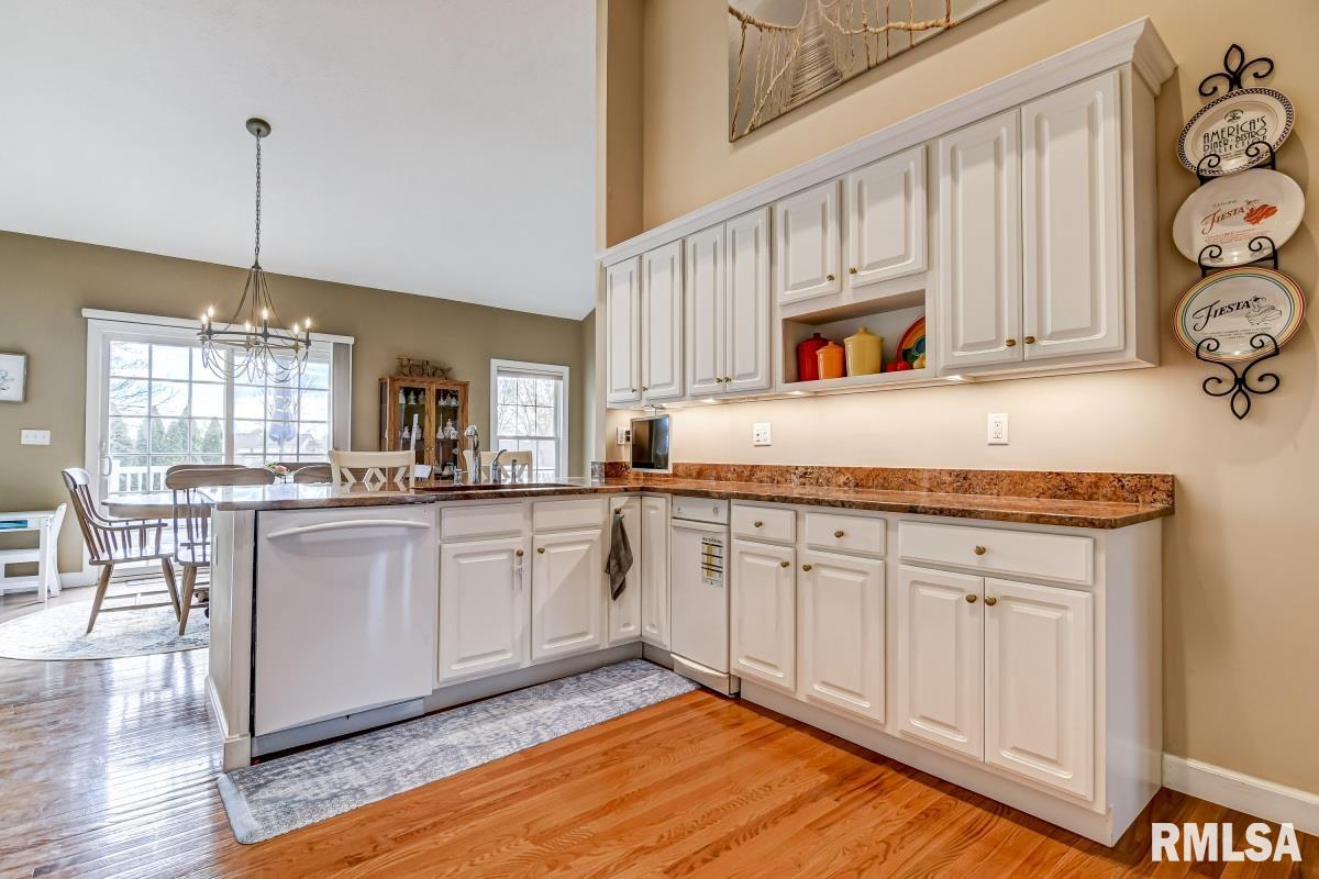 2700 Tartan Way Springfield, IL 62711 - Photo 11 of 47