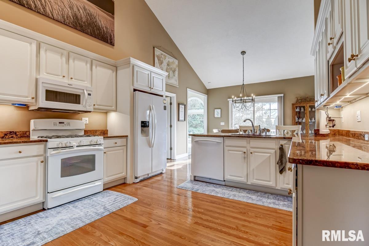 2700 Tartan Way Springfield, IL 62711 - Photo 12 of 47