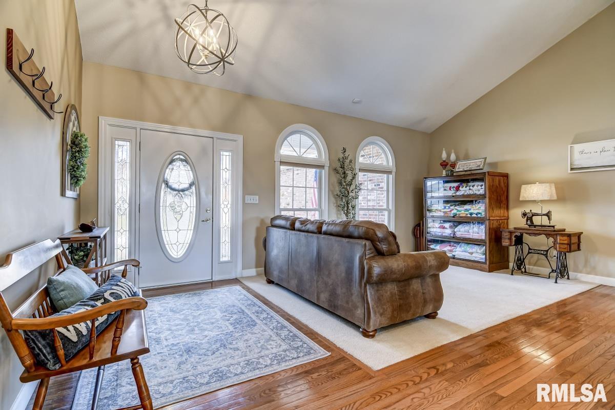 2700 Tartan Way Springfield, IL 62711 - Photo 2 of 47