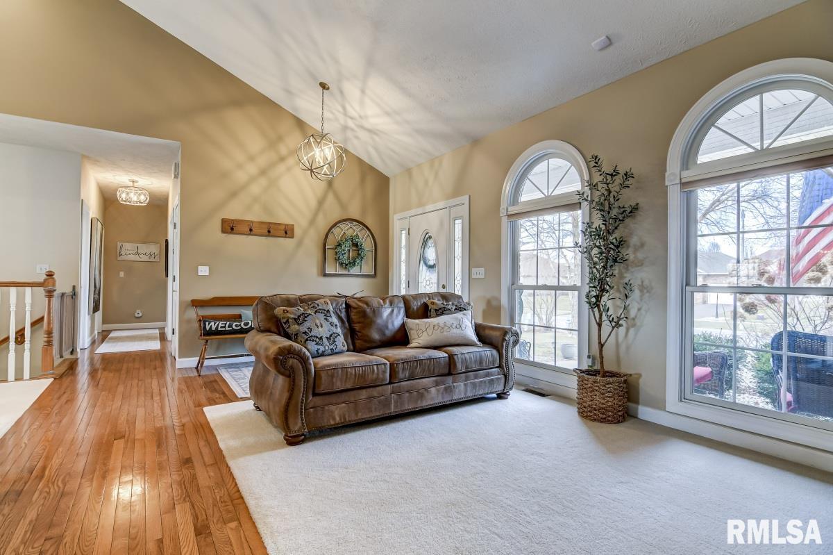 2700 Tartan Way Springfield, IL 62711 - Photo 3 of 47