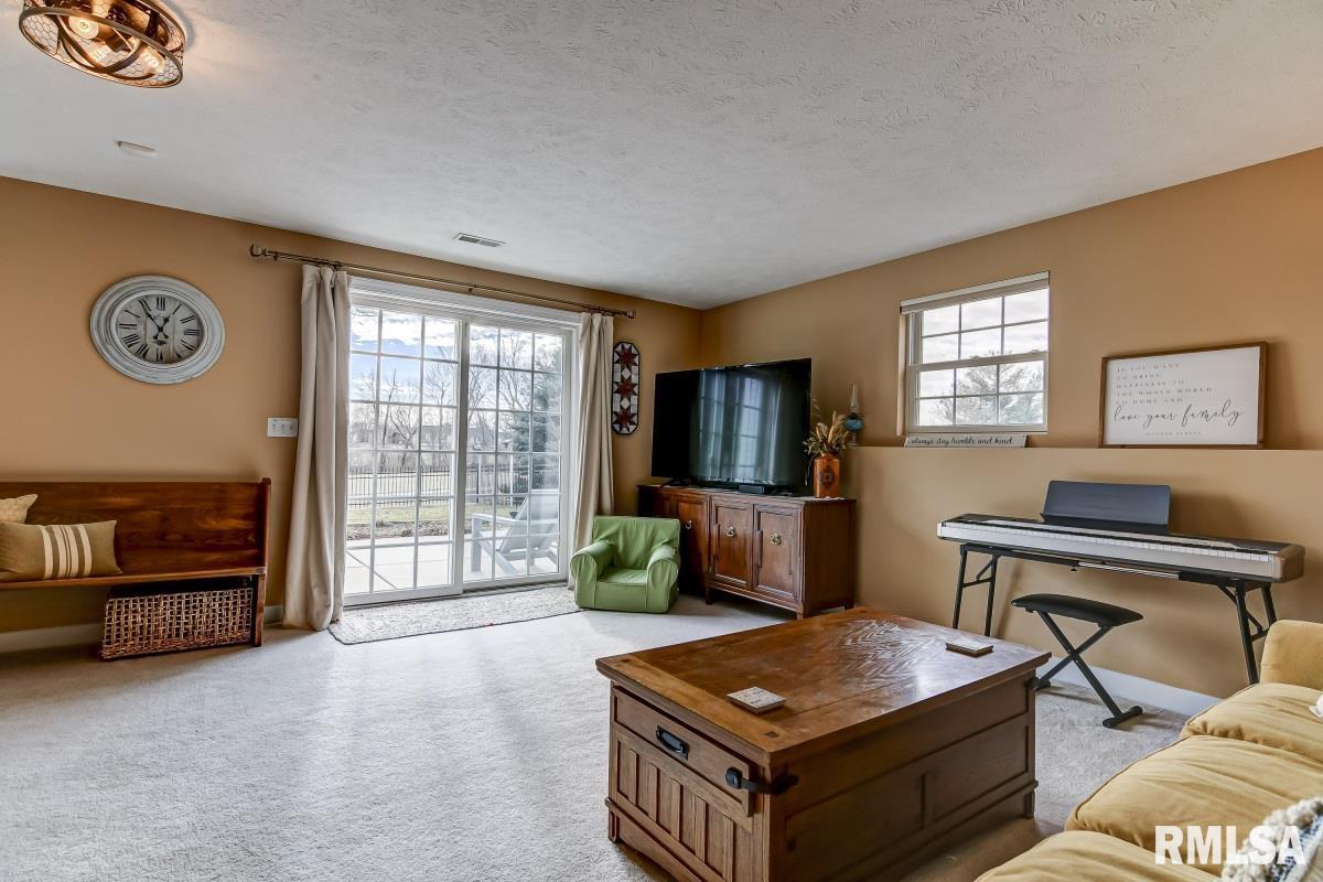 2700 Tartan Way Springfield, IL 62711 - Photo 33 of 47