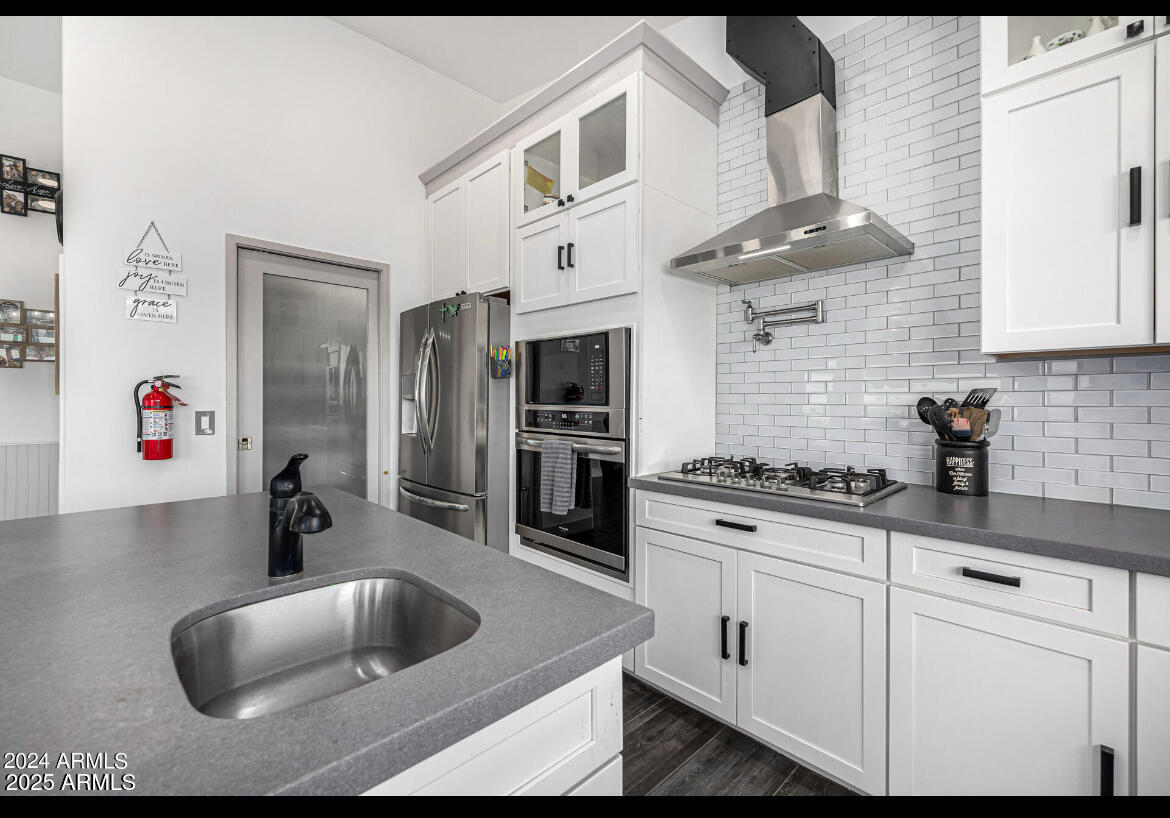 1829 West Cloud Road Phoenix, AZ 85086 - Photo 14 of 18 a kitchen with cabinets a sink and appliances