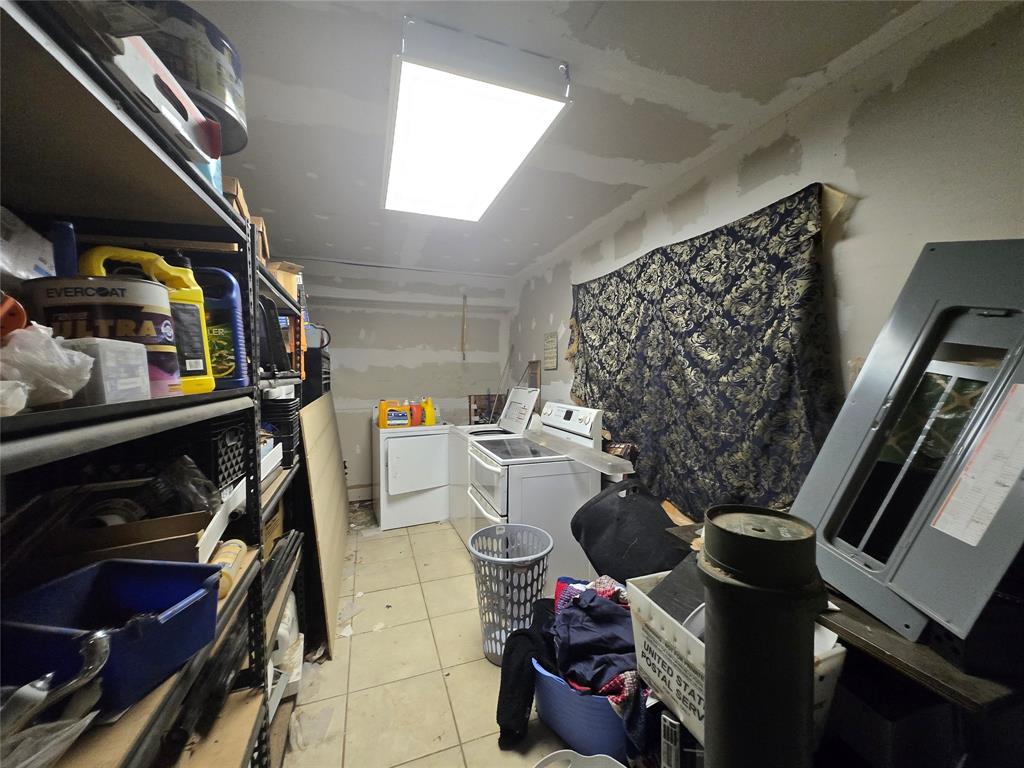 5082 Bennett Road Wylie, TX 75098 - Photo 18 of 26 a storage room