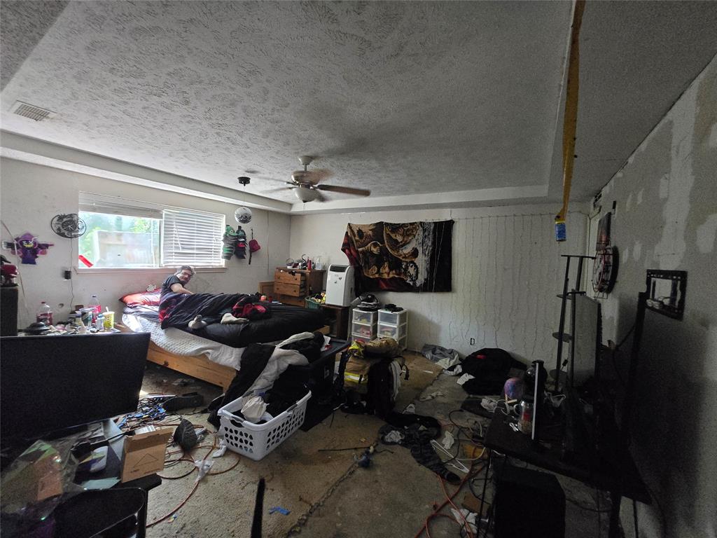 5082 Bennett Road Wylie, TX 75098 - Photo 19 of 26 a room with gym equipment and a window