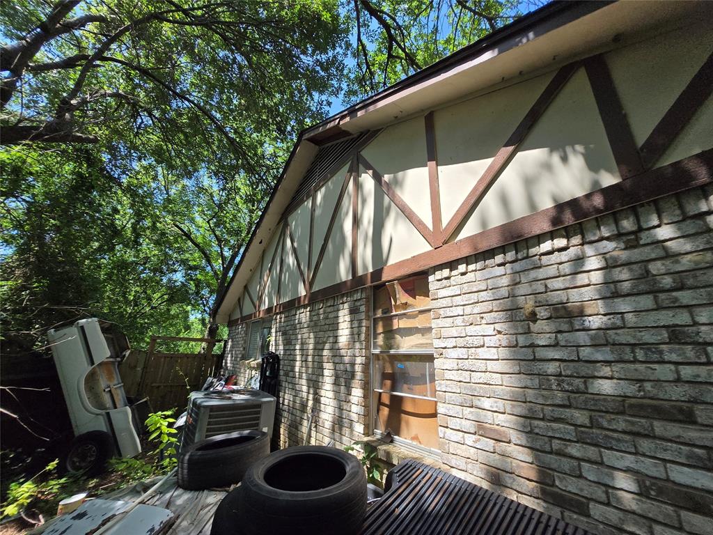 5082 Bennett Road Wylie, TX 75098 - Photo 5 of 26 a view of balcony with wooden floor and seating space