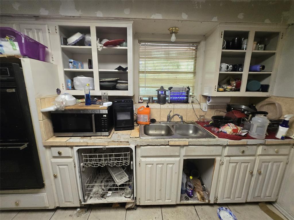 5082 Bennett Road Wylie, TX 75098 - Photo 10 of 26 a kitchen with a sink and cabinets