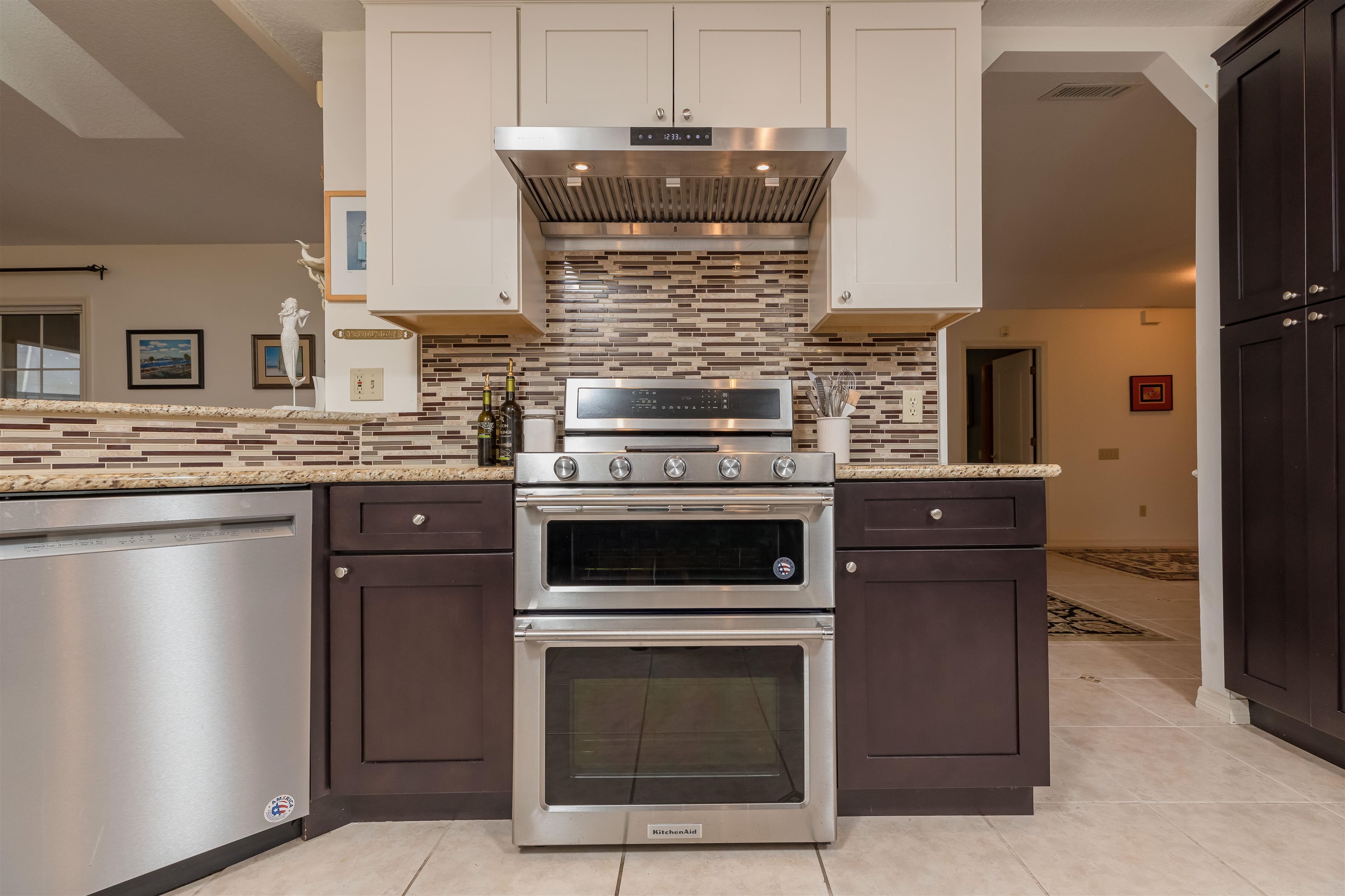 3224 Turtle Creek Road St. Augustine, FL 32086 - Photo 18 of 44 a kitchen with a stove and a microwave