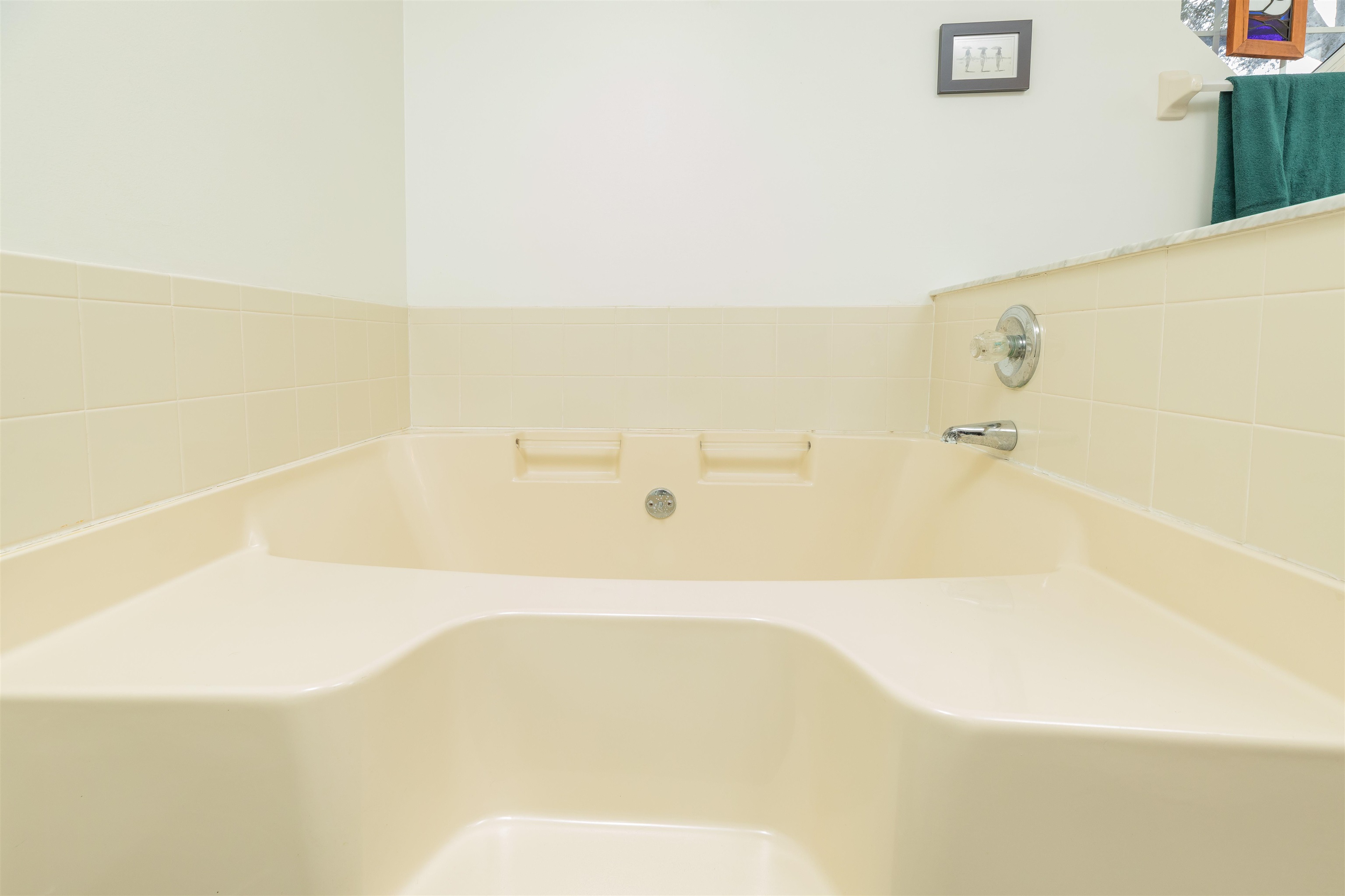 3224 Turtle Creek Road St. Augustine, FL 32086 - Photo 25 of 44 a bathroom with a bathtub